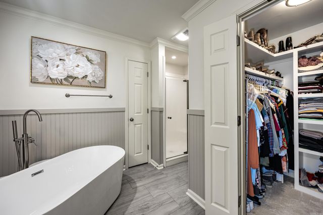 26 Foxcroft Village Drive, Little Rock, AR 72227