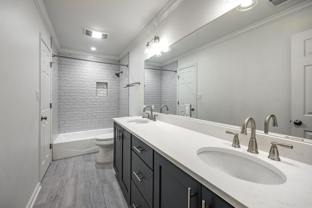 26 Foxcroft Village Drive, Little Rock, AR 72227