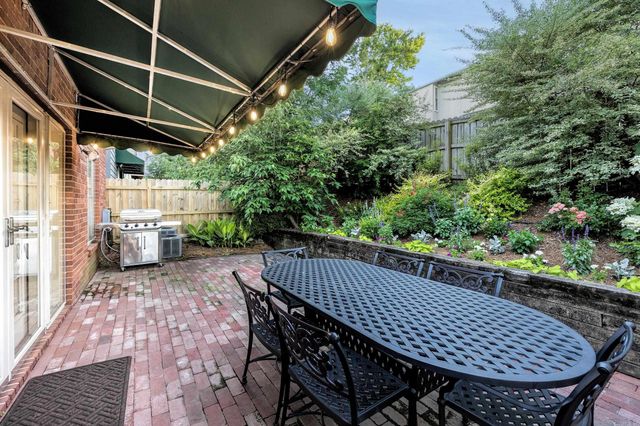 26 Foxcroft Village Drive, Little Rock, AR 72227