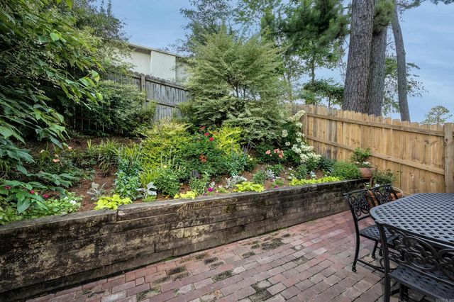 26 Foxcroft Village Drive, Little Rock, AR 72227