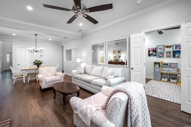 26 Foxcroft Village Drive, Little Rock, AR 72227