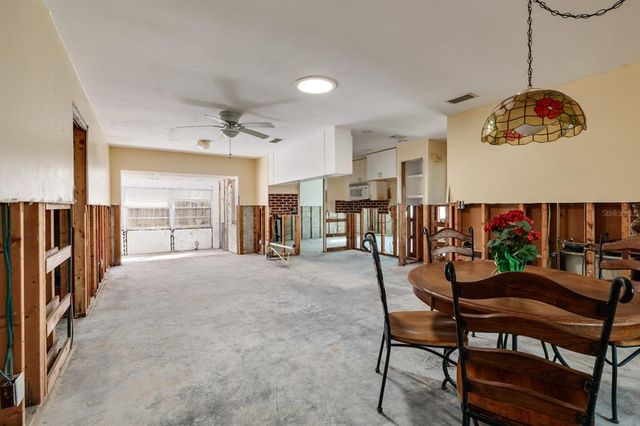 5611 VENETIAN BOULEVARD NE, St Petersburg, FL 33703