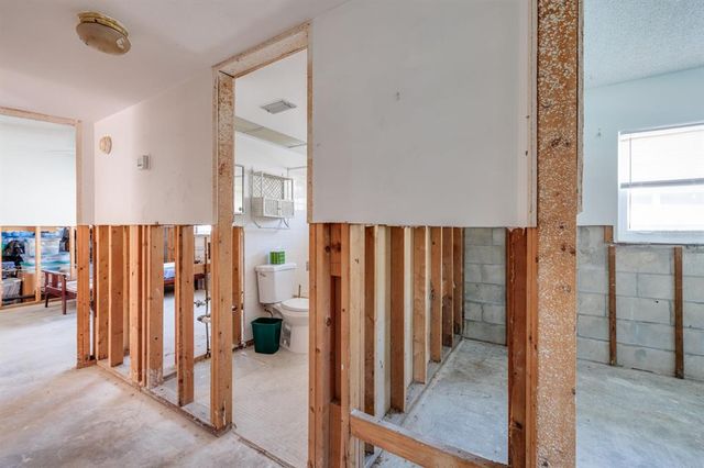 5611 VENETIAN BOULEVARD NE, St Petersburg, FL 33703
