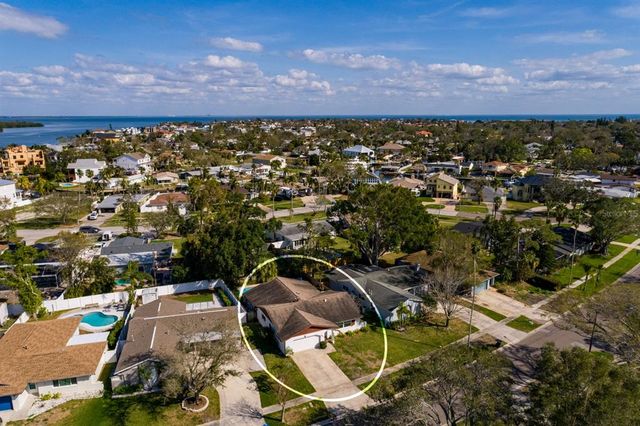 5611 VENETIAN BOULEVARD NE, St Petersburg, FL 33703