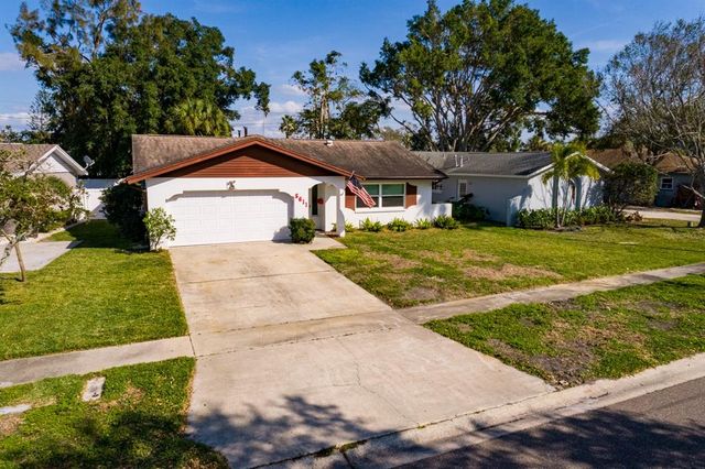 5611 VENETIAN BOULEVARD NE, St Petersburg, FL 33703
