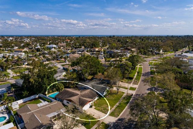 5611 VENETIAN BOULEVARD NE, St Petersburg, FL 33703
