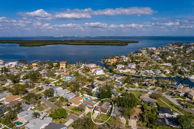 5611 VENETIAN BOULEVARD NE, St Petersburg, FL 33703