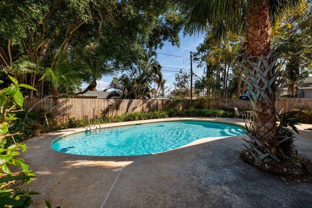 5611 VENETIAN BOULEVARD NE, St Petersburg, FL 33703