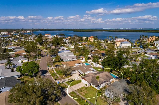 5611 VENETIAN BOULEVARD NE, St Petersburg, FL 33703