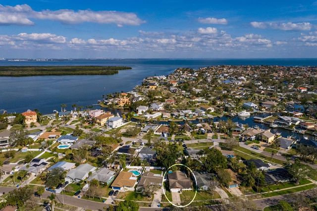 5611 VENETIAN BOULEVARD NE, St Petersburg, FL 33703