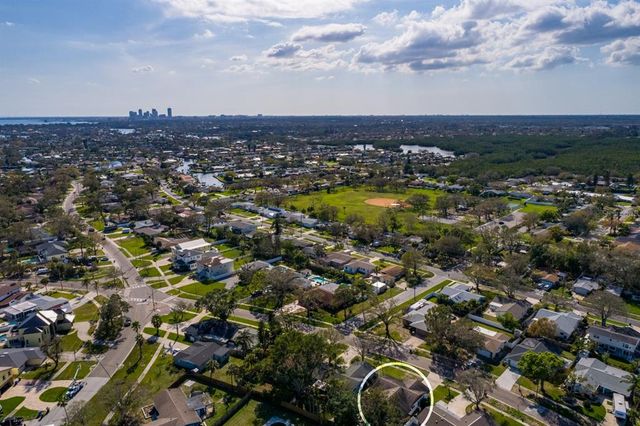 5611 VENETIAN BOULEVARD NE, St Petersburg, FL 33703