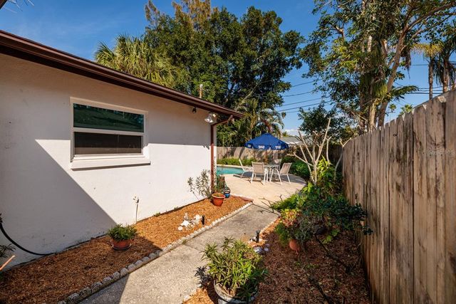 5611 VENETIAN BOULEVARD NE, St Petersburg, FL 33703
