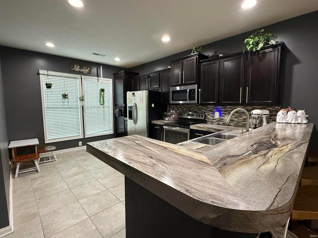 11445 Caracaras Court, Evansville, IN 47725