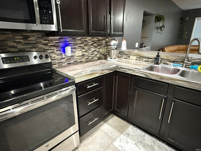 11445 Caracaras Court, Evansville, IN 47725