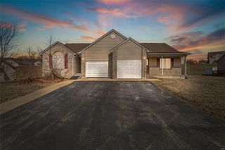 1815 Oak Knoll, Farmington, MO 63640