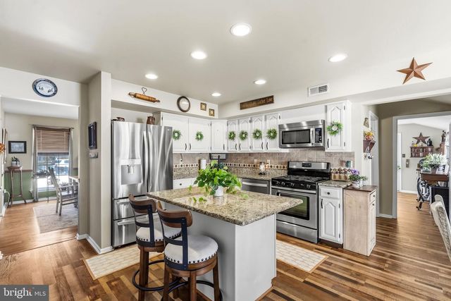 71 PARRY DR, Hainesport, NJ 08036