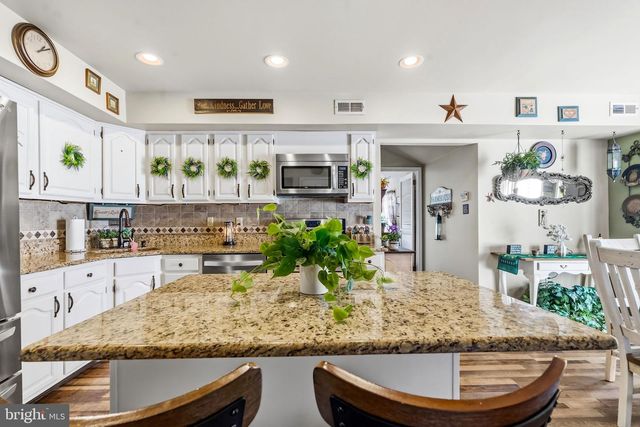 71 PARRY DR, Hainesport, NJ 08036