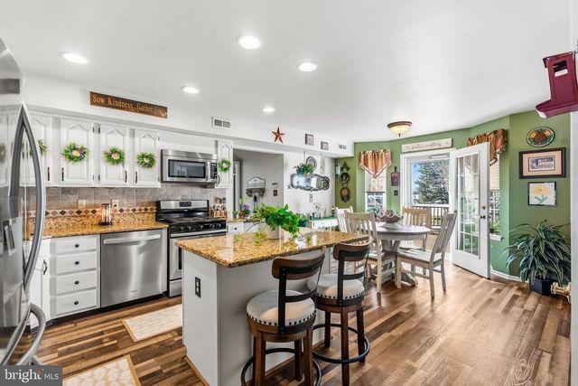 71 PARRY DR, Hainesport, NJ 08036