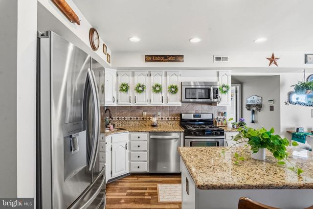 71 PARRY DR, Hainesport, NJ 08036