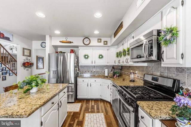 71 PARRY DR, Hainesport, NJ 08036