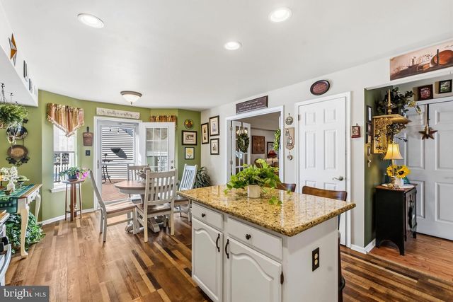 71 PARRY DR, Hainesport, NJ 08036