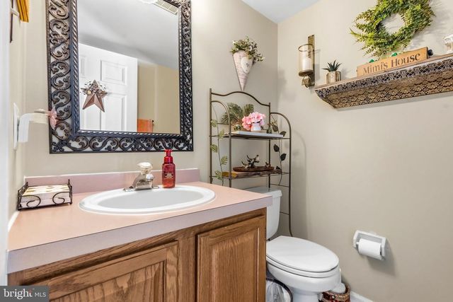 71 PARRY DR, Hainesport, NJ 08036