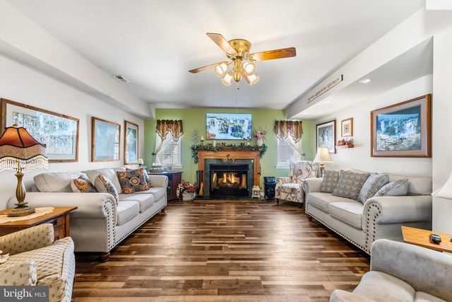 71 PARRY DR, Hainesport, NJ 08036