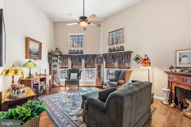 71 PARRY DR, Hainesport, NJ 08036