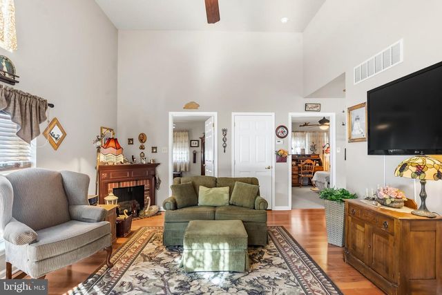 71 PARRY DR, Hainesport, NJ 08036