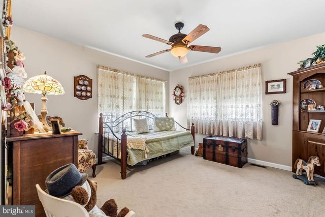 71 PARRY DR, Hainesport, NJ 08036