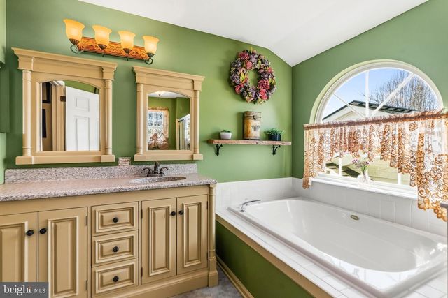 71 PARRY DR, Hainesport, NJ 08036