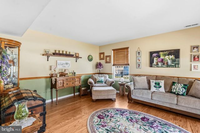 71 PARRY DR, Hainesport, NJ 08036