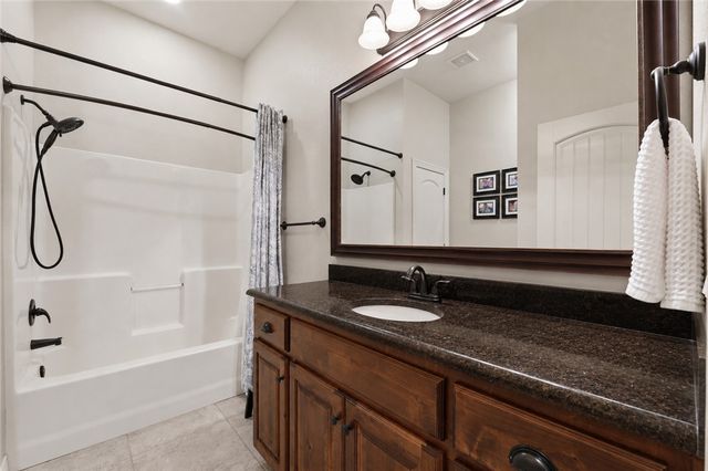6401 S 46Th Street, Rogers, AR 72758