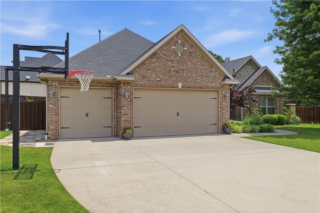6401 S 46Th Street, Rogers, AR 72758