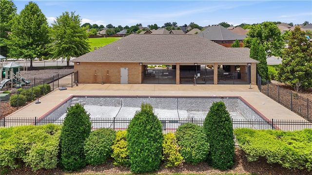 6401 S 46Th Street, Rogers, AR 72758