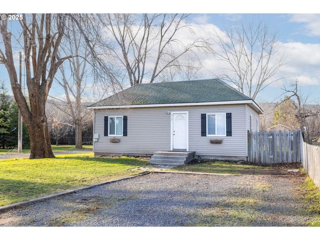 512 20TH St, La Grande, OR 97850