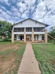 1942 State Street B, Abilene, TX 79603