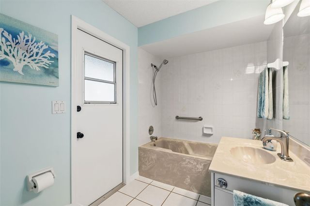 1421 GLENEAGLES DRIVE, Venice, FL 34292