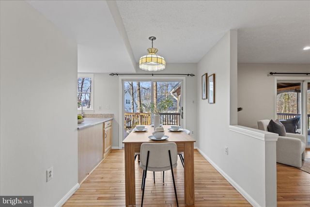 865 MOFFETT FORGE RD, Herndon, VA 20170