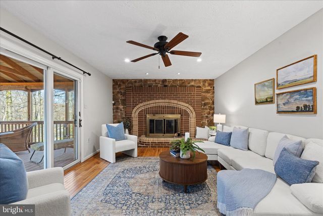 865 MOFFETT FORGE RD, Herndon, VA 20170