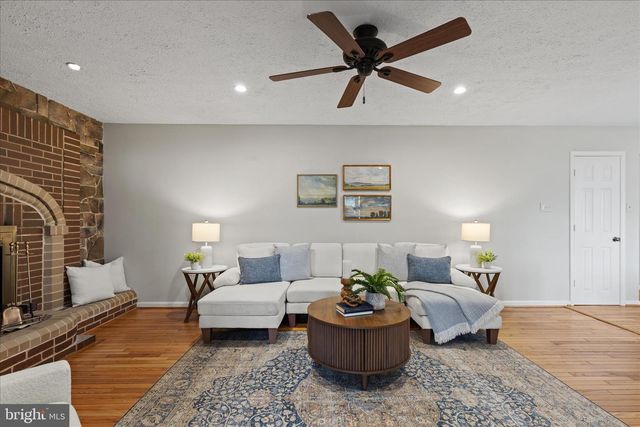 865 MOFFETT FORGE RD, Herndon, VA 20170