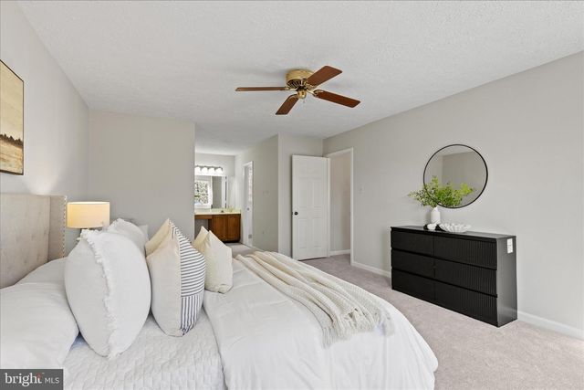 865 MOFFETT FORGE RD, Herndon, VA 20170