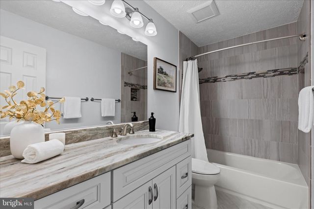 865 MOFFETT FORGE RD, Herndon, VA 20170