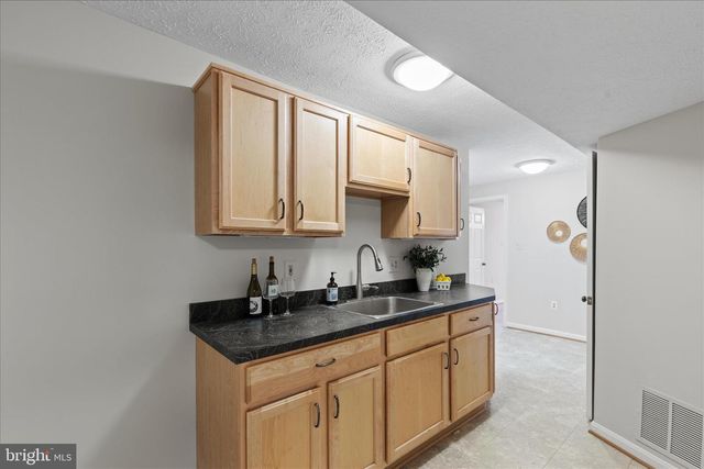 865 MOFFETT FORGE RD, Herndon, VA 20170