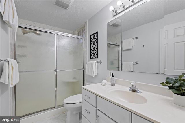 865 MOFFETT FORGE RD, Herndon, VA 20170