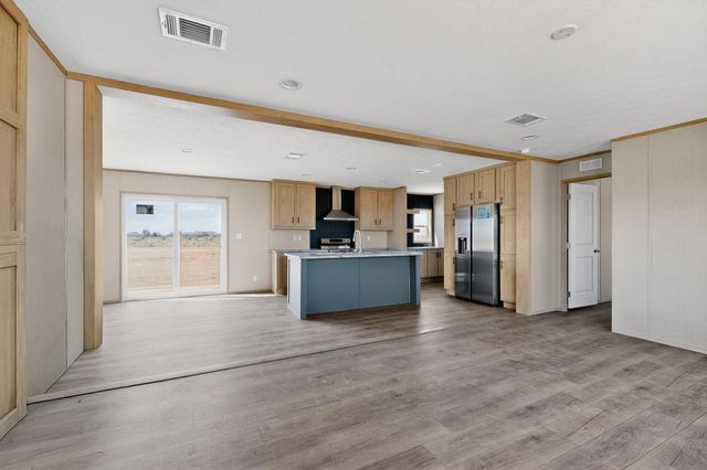 96 14th Avenue NW, Rio Rancho, NM 87144