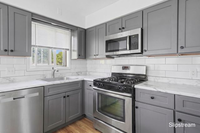 3758 Newcastle Drive SE, Grand Rapids, MI 49508