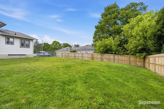 3758 Newcastle Drive SE, Grand Rapids, MI 49508