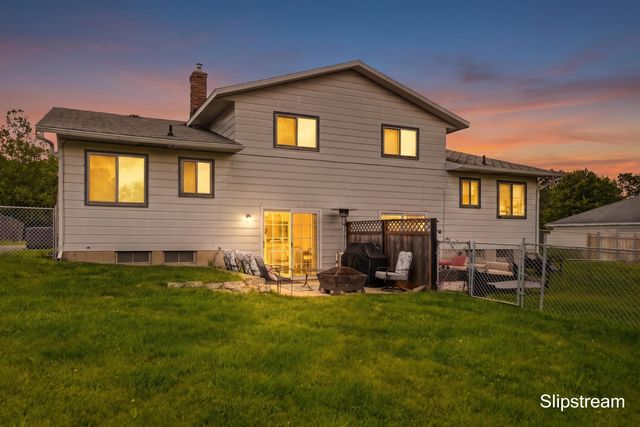 3758 Newcastle Drive SE, Grand Rapids, MI 49508