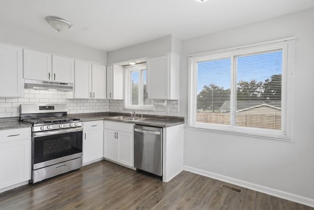 3758 Newcastle Drive SE, Grand Rapids, MI 49508
